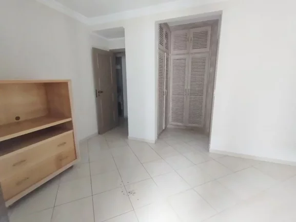 Imagem AMPLO APARTAMENTO COM 4 DORMITÓRIOS, SENDO 2 SUÍTES E O 4º DORMITÓRIO OPCIONAL, 2 VAGAS, VARANDA ESTENDIDA, NA REGIÃO NOBRE DA PITANGUEIRAS NO GUARUJÁ