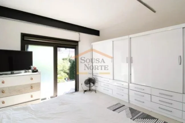 Imagem Casa estilo rústico industrial em condomínio fechado com guarita e segurança 24h. Terreno de 278m...