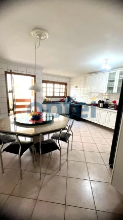 Imagem LINDO SOBRADO COM 254,25 M², 03 QUARTOS, 01 SUITE, 02 QUARTOS COM SACADA -04 BANHEIROS , 04 VAGAS VILA DAYSI-SBC