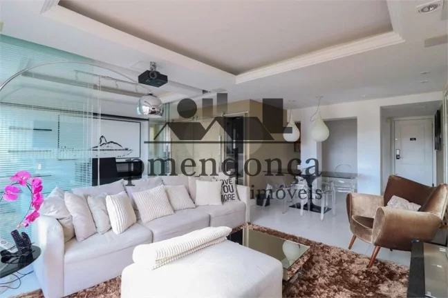 Imagem Apartamento em andar alto, totalmente reformado, em Perdizes com 84m²
