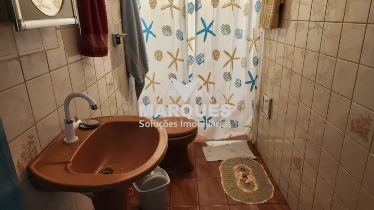Imagem Oportunidade Ter. de 250m² com 2 Casas no Jd. Campos Verdes