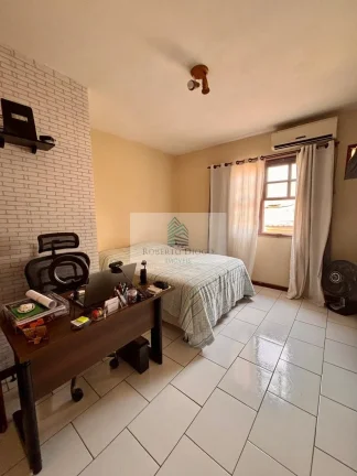 Imagem Casa em Condomínio de Luxo à Venda em Curicica, Rio de Janeiro-RJ: 2 Quartos, 2 Suítes, 1 Sala, 3 Banheiros, 1 Vaga de Garagem, 77m².