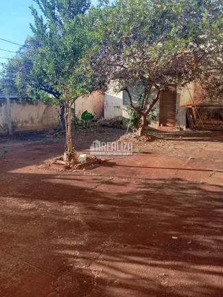 Imagem Vende-se casa de alto padrão com dois pavimentos no Centro de Igarapava/SP