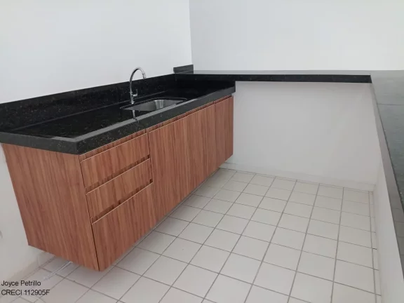 Imagem Super loja com 114 m² disponível para locação na principal avenida comercial de Peruíbe.