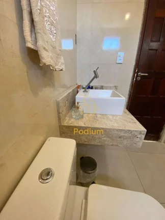 Imagem Casa com dois pavimentos em localização privilegiada no Portal do Sol - CA0071