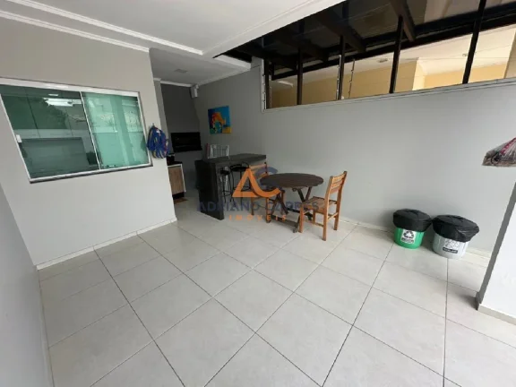 Imagem Sobrado AVERBADO na quadra mar com 3 dormitórios no Centro de Navegantes - Adriano Carpes Imóveis vende