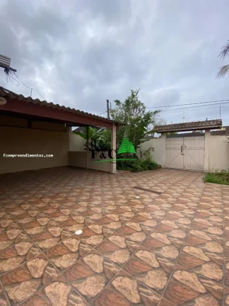 Imagem Casa para Venda em Peruíbe, Vila Erminda, 3 dormitórios, 1 suíte, 1 banheiro, 3 vagas