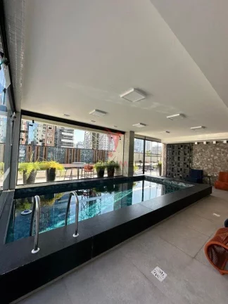 Imagem Apartamento de alto padrão com 3 suites e duas vagas de garagem, sacada,na meia praia