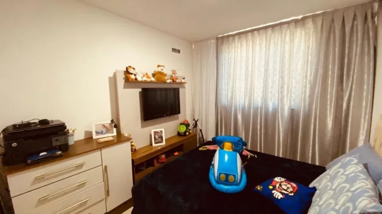 Imagem Apartamento à venda na praia de Gravatá em Navegantes, localizado na quadra mar, com 3 dormitórios, pronto para morar e semi mobiliado com a Adriano Carpes Imóveis.