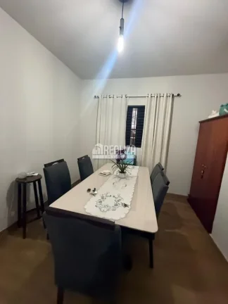 Imagem Casa à venda no bairro Nossa Senhora da Abadia em Uberaba - Excelente oportunidade!
