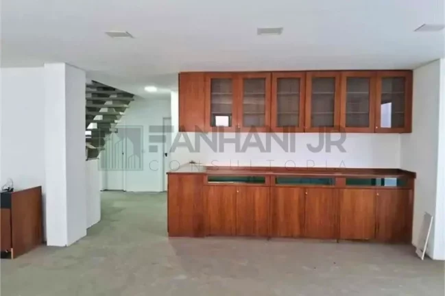 Imagem Casa Comercial para Locação em São Paulo-SP, Bairro Jardim América: 8 Salas, 8 Banheiros, 700m² de Área