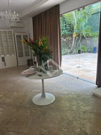 Imagem Casa Duplex de 4 Quartos para Venda na Gávea com 657 m²