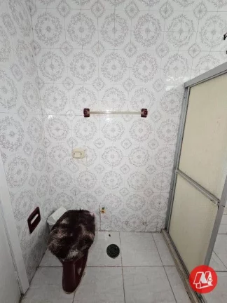 Imagem Apartamento 3 dormitórios (1 suíte). Dependência com wc auxiliar e sacada.