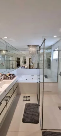 Imagem Apartamento mobiliado com 4 suítes e 3 vagas de garagem na Meia Praia em Itapema
