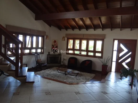 Imagem Linda casa rústica com acabamentos impecáveis, 4 suítes, sendo uma no térreo, para venda ou loca...