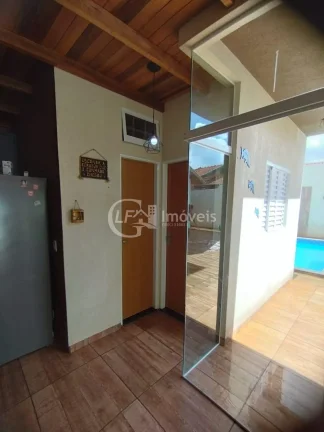 Imagem Casa à venda em Campo Grande-MS, bairro Panorama: 2 quartos, 1 suíte, 3 salas, 2 banheiros, 4 vagas de garagem, 266m².