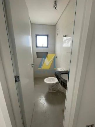 Imagem Apartamento com 2 dormitórios (1 suíte), sacada, elevador, 1 vaga. Novo