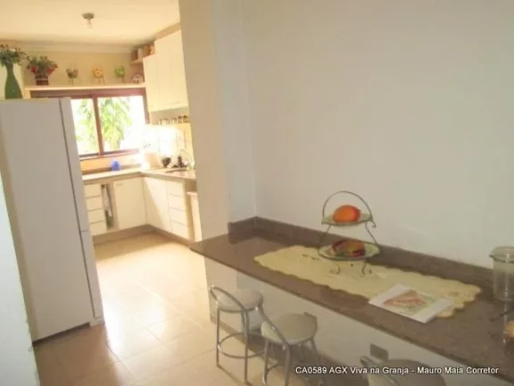 Imagem Casa situada em um bolsão residencial, altura do Km 23 da Raposo Tavares.