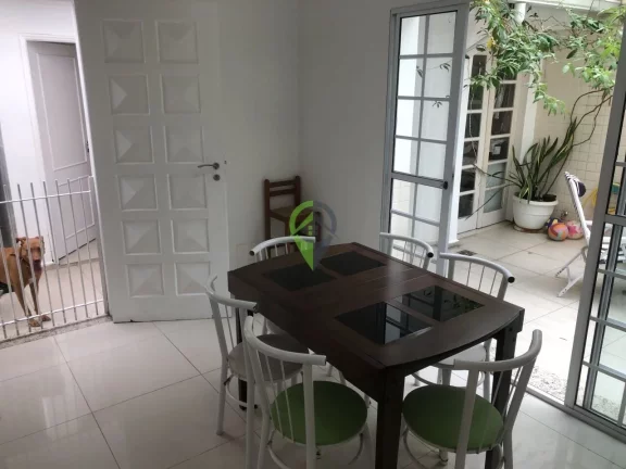 Imagem Linda Casa no Boqueirão com 200m²,sendo 4 dormitórios e 1 suíte, vaga para dois carros com quintal grande