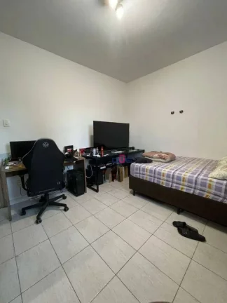 Imagem Apartamento com 2 dormitórios, 2 andar sem elevador esquina com canal 1 à venda, 66 m² por R$ 300.000 - Marapé - Santos/SP