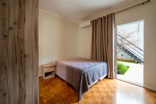 Imagem Aluguel de Casa de Luxo no Brooklin Paulista - 5 Quartos, 5 Suítes, 6 Vagas, 340m² - São Paulo-SP