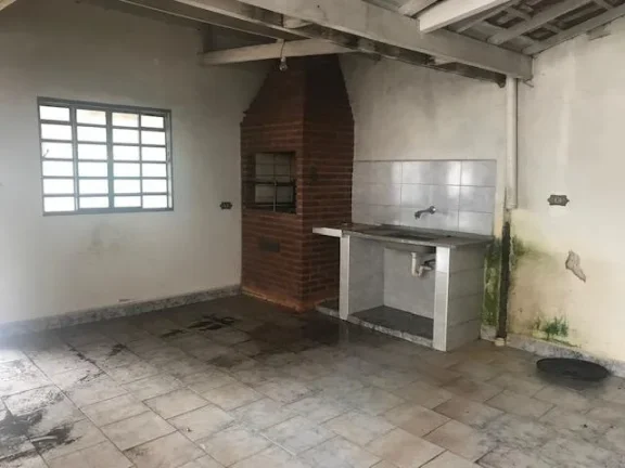 Imagem Casa no centro com 3 dormitórios sendo 1 suíte (todos com armários embutidos) , 2 salas , cozinha...