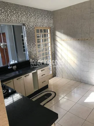 Imagem Casa sozinha no terreno na região norte de Londrina com 3 quartos, área gourmet, 2 vagas de garagem e excelente localização