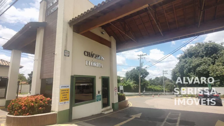 Imagem Chácara com 2800 m2 no Condomínio Chácaras Flórida em Itu SP - Chácara com 2 casas integradas a natureza