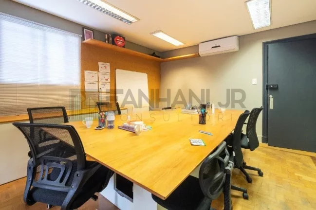Imagem Casa comercial de alto padrão no Jardim América, São Paulo-SP: 5 quartos, 5 salas, 5 banheiros, 6 vagas - 380m². Confira!