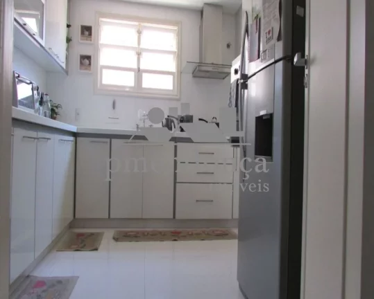 Imagem Ótimo apartamento, arejado e iluminado, living ampliado para 03 ambientes, piso de porcelanato, lav...