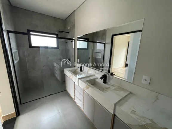 Imagem Lindo sobrado com 4 suítes (uma térrea acessível e uma master com closet e sacada), total de 6 ba...