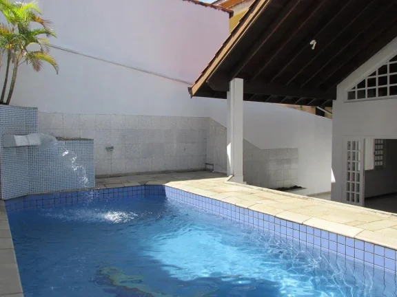 Imagem Casa no Res. Alpha 11 - 330m²