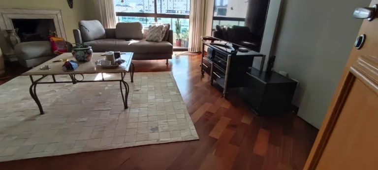Imagem Apartamento 148 M², 3Q, 2 Suítes, Suíte com hidromassagem, 2 salas, lareira, 4 banheiros, 3 vagas, dependência completa de serviço, academia, sauna.