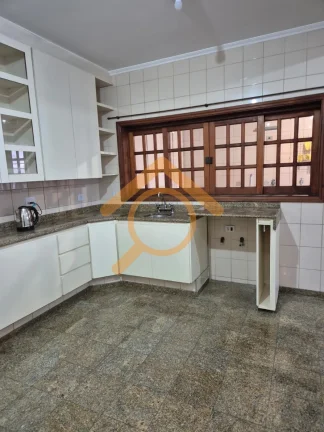Imagem Imperdível: Casa à venda na Vila Mariana, São Paulo-SP. 3 quartos, 1 suíte, 2 salas, 3 banheiros, 2 vagas, 210m².