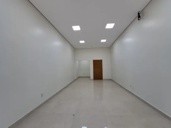 Imagem Sala Comercial Térrea com Vitrine para Locação  Parque Cele