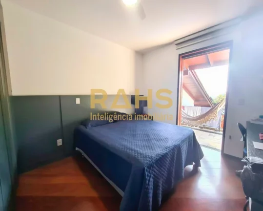 Imagem Casa em Condominio Alto Padrão Projetada pelo Arquiteto Mauricio Ribeiro Em local alto do condomín...