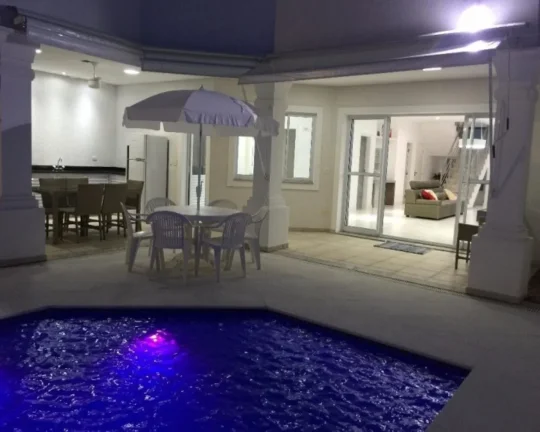 Imagem Imperdível oportunidade de casa para venda ou locação em Guarujá-SP, no Balneário Praia do Pernambuco: 4 quartos, 4 suítes, 2 salas, 4 banheiros, 2 vagas de garagem, 300m². Aproveite!