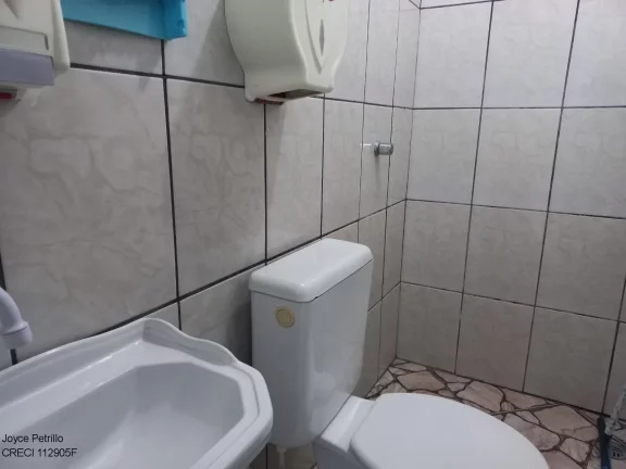 Imagem Casa 3 dormitórios e piscina, disponível para locação em Peruíbe.