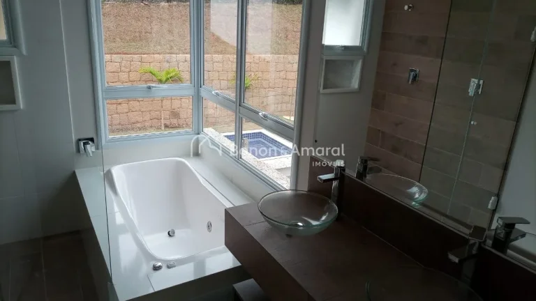 Imagem Casa em condomínio, com 376 m² e 4 dormitórios