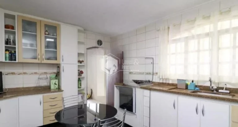 Imagem SOBRADO À VENDA, COM 3 DORMS SENDO UMA SUÍTE, ARMARIO NA COZINHA E QUARTOS, 2 VAGAS - VILA SANTA MARIA