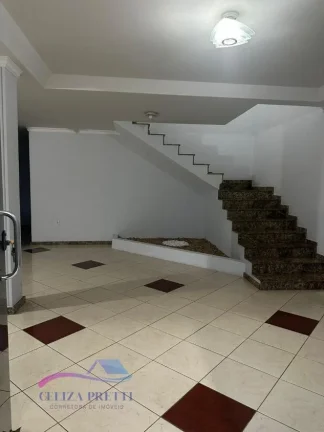 Imagem Casa Duplex com Terraço, Quintal Amplo e 160m² de Área Construída