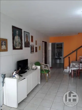 Imagem Casa de dois pavimentos, 360m, com 4 quartos, localizada em Campo Grande, Recife - Pernambuco.
