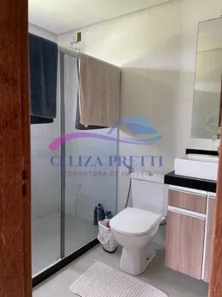 Imagem Vendo área de 900 mts com duas casas toda no porcelanato. Casa térreo 3 quartos sendo uma suíte.