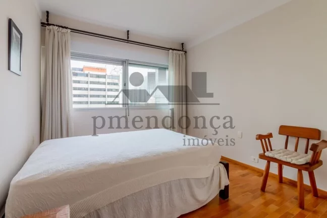 Imagem Apartamento reformado na Haddock Lobo, 3 quartos (1suíte) e 1 vaga.