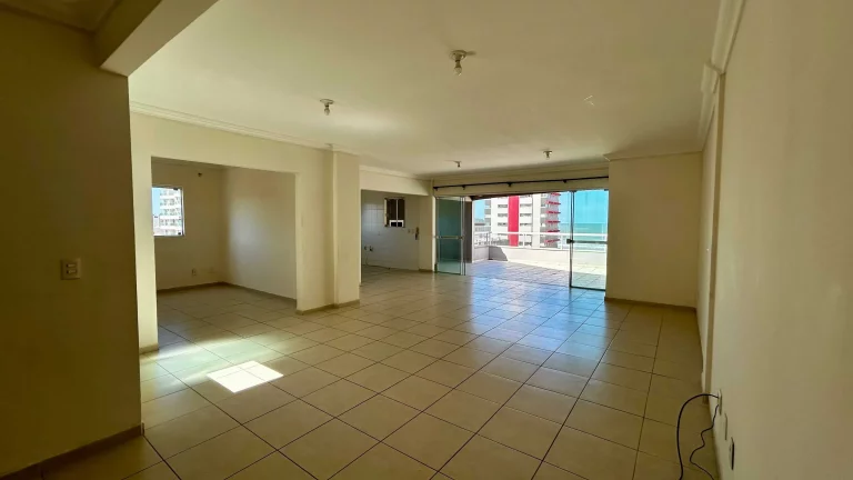 Imagem Cobertura com 3 dormitórios sendo 1 suíte e 2 vagas, a 200m da praia de Gravatá Navegantes/SC