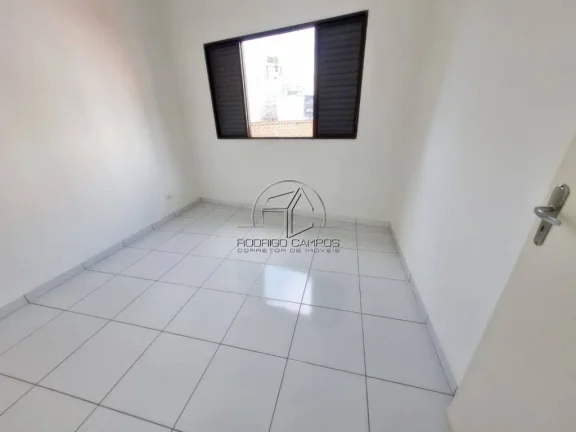 Imagem Espaçosa Casa Sobreposta Alta 2 Quartos no Tupi, Praia Grande