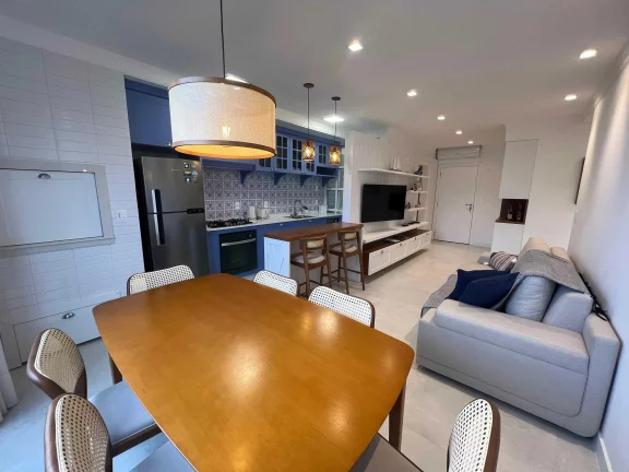 Imagem Apartamento a 250m do mar com 2 dormitórios sendo 2 suítes e 2 vagas de garagem em Bombinhas/SC