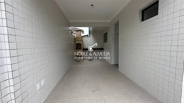 Imagem Fino acabamento, piscina e 2 vagas de garagem privativas.