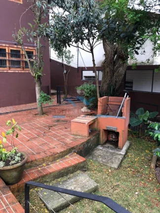 Imagem Sobrado com 4 dorm. (1 suíte) + 2 vagas e Piscina- Instituto de Previdência