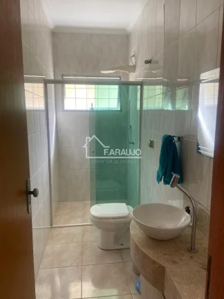 Imagem Casa para locação em Sorocaba-SP - 2 suítes, estrutura comercial e 3 vagas!